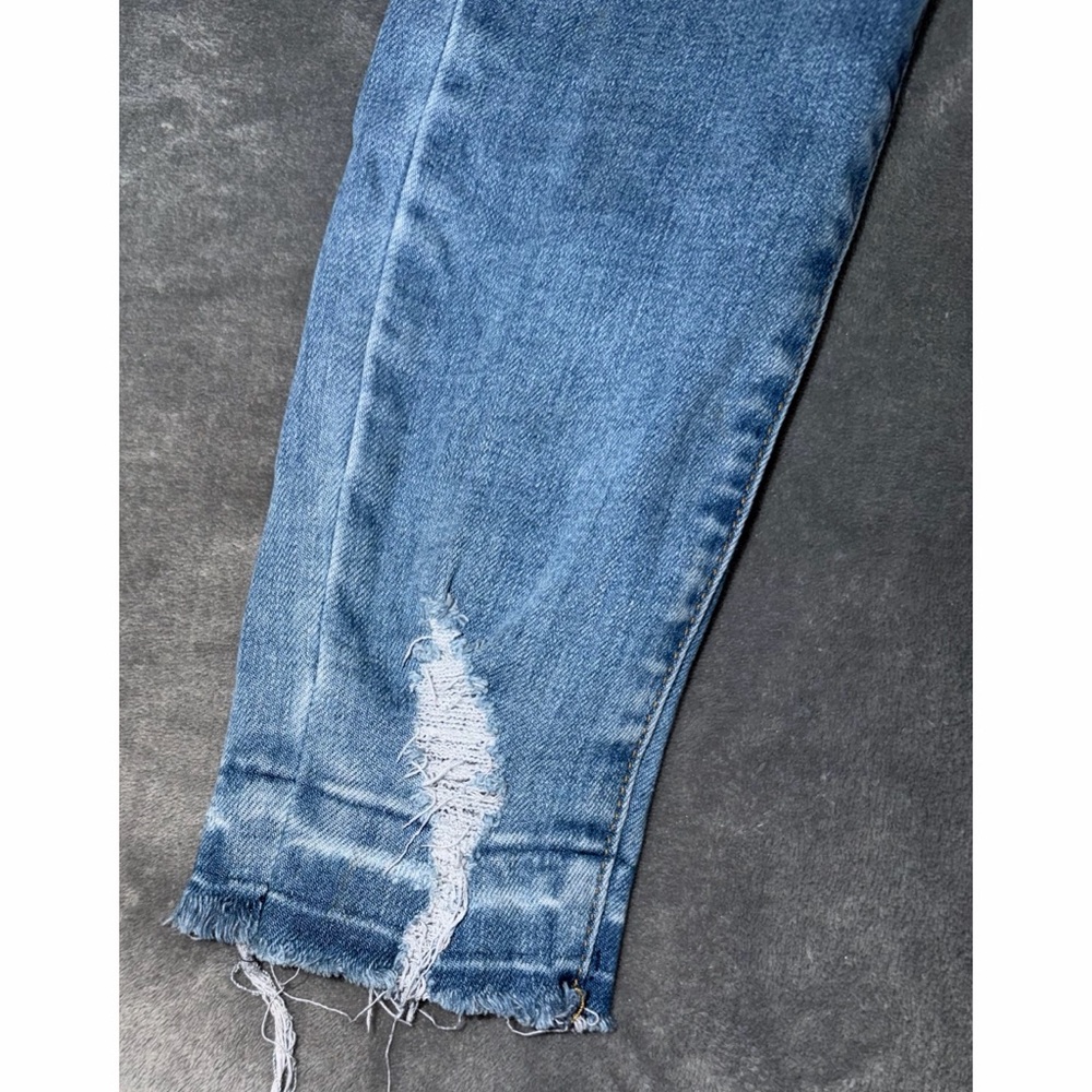 🩵 William Rast Distressed Skinny Jeans - Picture 3 of 6
